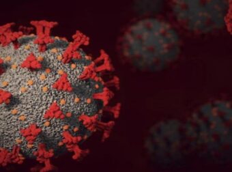 Κορωνοϊός: Νέο επικίνδυνο στέλεχος από τη Βόρεια Αμερική προκαλεί φόβο – 20% πιο μεταδοτικό! Ποιους χτυπάει (Video)