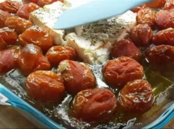 Θέλει 8 υλικά, τα 4 όμως υπάρχουν ήδη στην κουζίνα σου – Πανεύκολη μακαρονάδα με φέτα και ντοματίνια