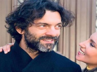 Στιγμές ευτυχίας στο σπίτι της Αθήνας Οικονομάκου και του Φίλιππου Μιχόπουλου – Η φωτογραφία με τα παιδιά τους και το εντυπωσιακό δέντρο