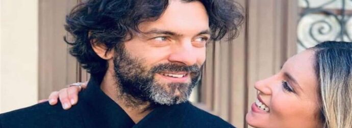 Στιγμές ευτυχίας στο σπίτι της Αθήνας Οικονομάκου και του Φίλιππου Μιχόπουλου – Η φωτογραφία με τα παιδιά τους και το εντυπωσιακό δέντρο