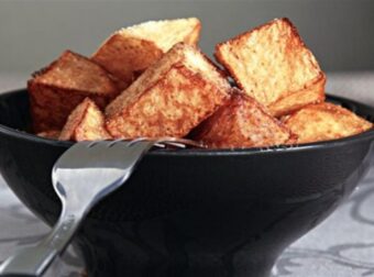 Πατάτες φούρνου που μοιάζουν με τηγανιτές: Το μυστικό για να είναι τραγανές απ’ έξω και λιωμένες μέσα