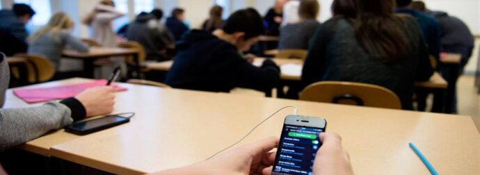 Κι όμως – Σχολεία μηνύουν Instagram, TikTok κ.α. για κακή επίδραση στην υγεία των μαθητών