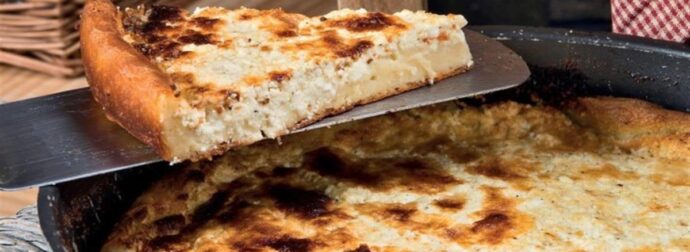 Τραγανή και ζουμερή ταυτόχρονα: Η απόλυτη συνταγή για διπλή τεμπελόπιτα