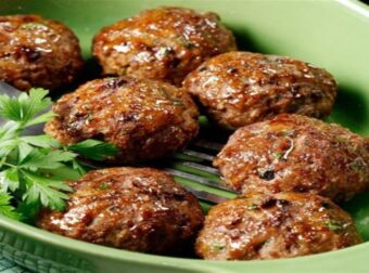 Σφάλμα στα μπιφτέκια: Το λάθος στο μαγείρεμα του κιμά που καταστρέφει την γεύση τους