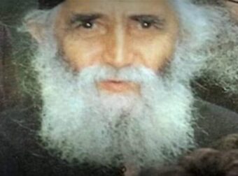 Αβάσταχτη προφητεία του Αγίου Παϊσίου: «Θα καταντήσεις ένας αριθμός, θα σε αναγκάσουν…»