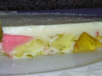 «Ψηφιδωτό» γλυκό ψυγείου: Εύκολο και πεντανόστιμο ζελέ με 2 υλικά