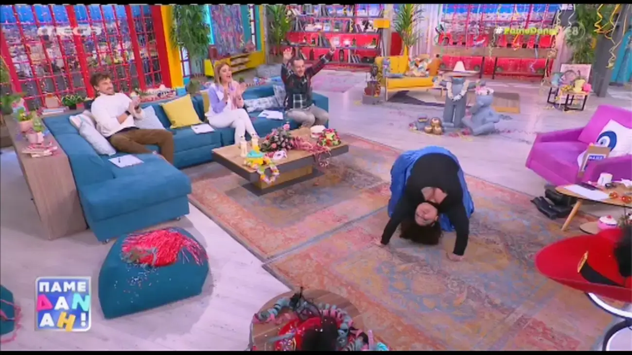 Τους τρέλανε όλους η Δανάη Μπάρκα: Έκανε γέφυρα στην κάμερα! «Δέκα χρόνια ενόργανη… Και σπαγγάτο κάνω» (video)