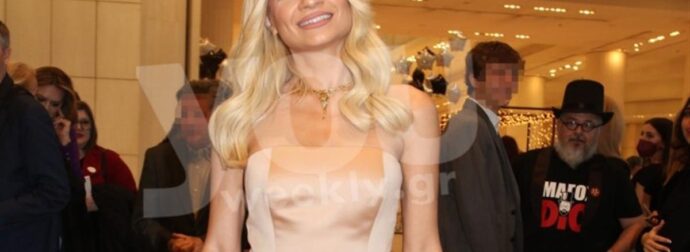 Με ολόχρυσο μακρύ φόρεμα στη «Βραδιά του Ευχαριστώ» του Make A Wish – Τράβηξε όλα τα βλέμματα η Φαίη Σκορδά