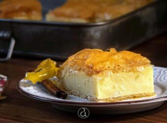 Παραδοσιακό γαλακτομπούρεκο με αυγά και μπόλικη κανέλα