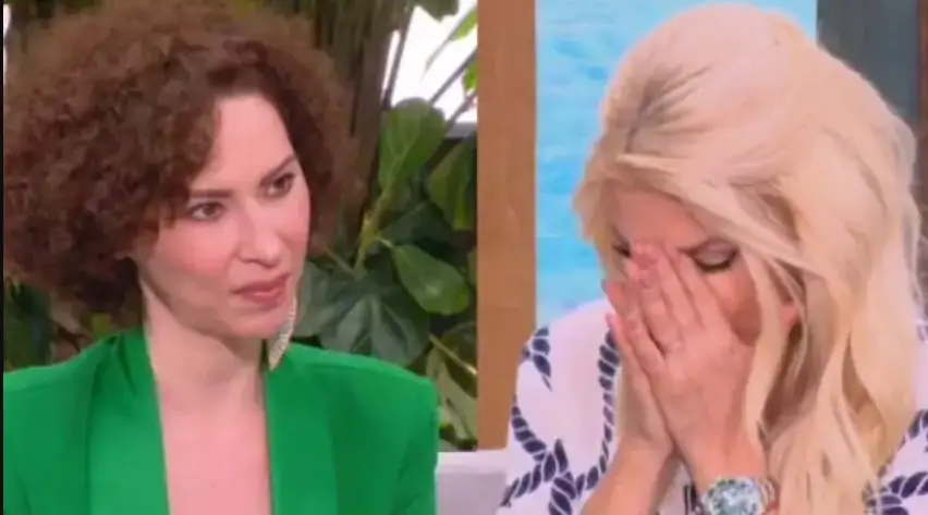 Έβαλε τα κλάματα η Μενεγάκη με την Δώρα Χρυσικού: «Ήμουν φαλακρή, με την τομή και μου έλεγε… είσαι η πιο όμορφη γυναίκα του κόσμου»