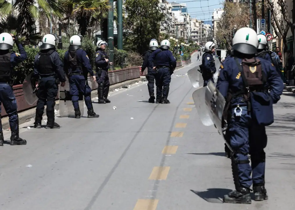 Πατησίων-ΑΣΟΕΕ: Συνελήφθη ο αστυνομικός που πυροβόλησε στον αέρα