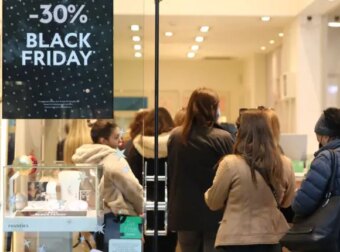 Φιάσκο η Black Friday: «Πέρυσι έκανε 350 ευρώ και σήμερα 370» – Οι αντιδράσεις καταναλωτών – Δείτε video