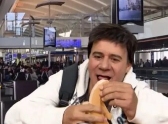 Γιώργος Μητσικώστας: Έγινε Ευτύχης Μπλέτσας μπήκε με τρόπο μοναδικό στο Happy Traveler