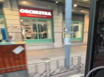 Λεωφορείο του ΟΑΣΘ “γκαζώνει” με ανοιχτές τις πόρτες σε δρόμο της Θεσσαλονίκης – Επικά σχόλια